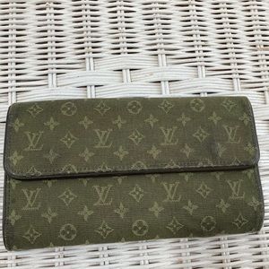 Louis Vuitton Tresor International khaki wallet Green.Beautiful used condition